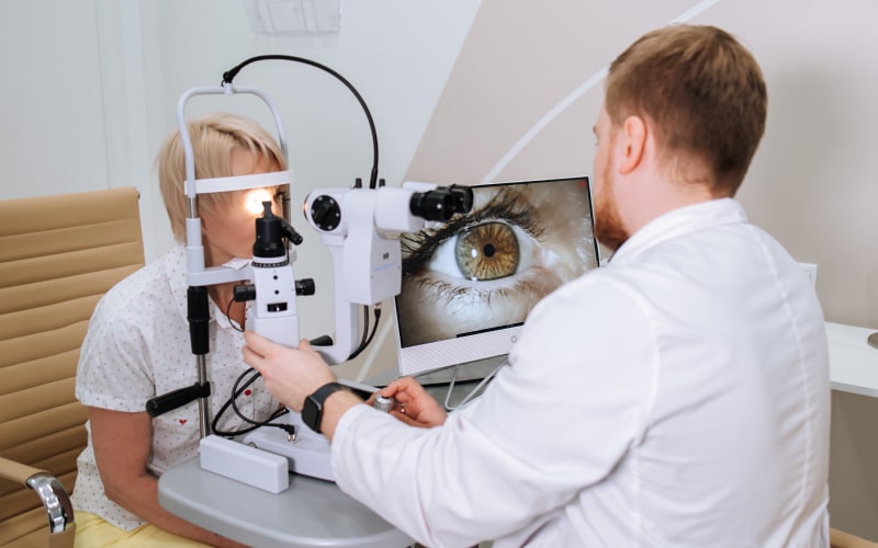 диагностика зрения в клинике микрохирургии глаза Счастливый взгляд