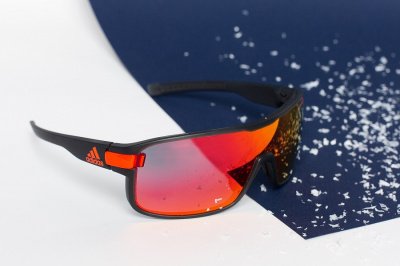Солнцезащитные очки зимой: с чем носить и как выбрать